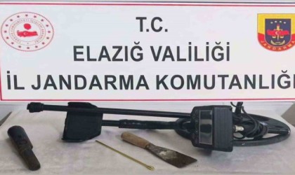 Elazığda kaçak kazı yapan 2 şüpheli yakalandı