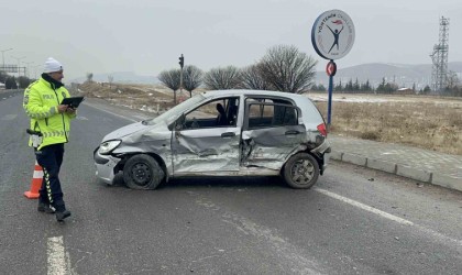 Elazığda trafik kazası: 1i ağır 3 yaralı