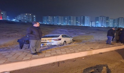 Elazığda trafik magandası dehşeti: Çarptığı otomobili araziye savurup, olay yerinden kaçtı