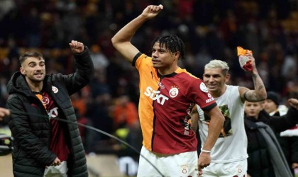 Galatasarayda maç sonu 3lüsü Gabriel Saradan