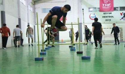 Geleceğin polis adayları, hayalleri için ter döküyor