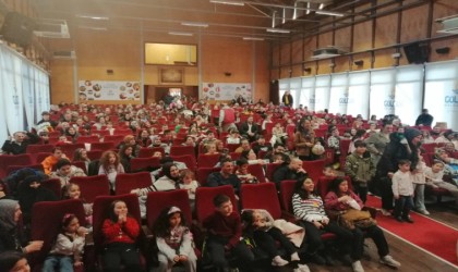 Gölcüklü çocuklar ara tatil şenliğinde doyasıya eğlendiler