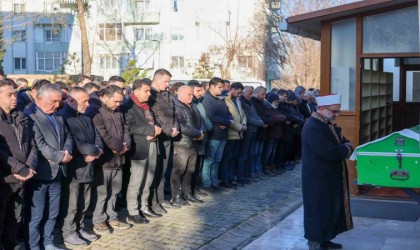 Gözyaşları arasında son yolculuğuna uğurlandı
