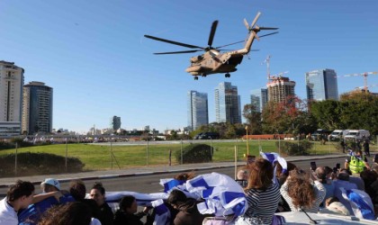 Hamasın serbest bıraktığı 4 esir İsraile döndü