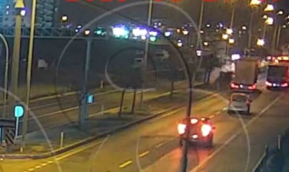 Hatalı sollama faciayla sonuçlanıyordu: Tırın, otomobil ile çarpışması kamerada