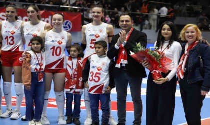 Hayallerini fileyle ören çocuklar İzmirde