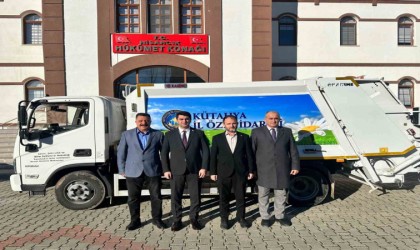 Hisarcık İlçe Özel İdaresine hibe yeni çöp toplama kamyonu ve 65 çöp konteyneri