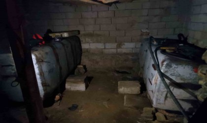 Iğdırda akaryakıt kaçakçılığı operasyonu: 2 bin 463 litre kaçak akaryakıt ele geçirildi