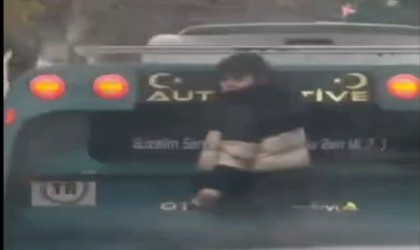 İzmirde çekici kasasında çocuk taşıyan sürücü yakalandı