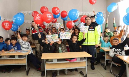 Jandarmadan depremzede öğrencilere trafik eğitimi