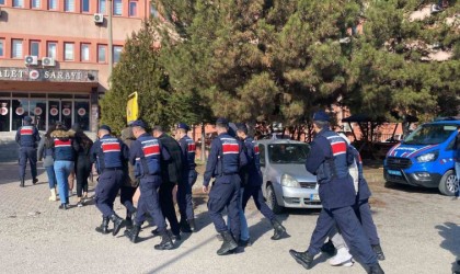 Jandarmadan uyuşturucu partisine baskın: 8 gözaltı