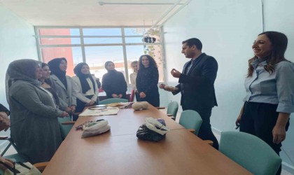 Kaymakam Böçkün halk eğitim merkezinde üretilen el emeği ürünleri inceledi
