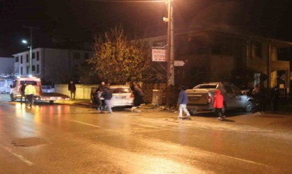 Kazaya sebebiyet verdi, olay yerinden kaçtı: 3 yaralı