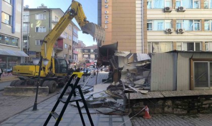 KESOB Başkanı Öztürkün kardeşine ait işletmenin bir bölümü kaçak yapı gerekçesiyle yıkıldı