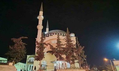 Kilisliler Miraç Kandilinde camilere akın etti