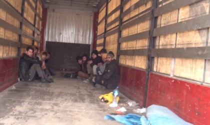 Kırşehirde tırda 11 düzensiz göçmen yakalandı
