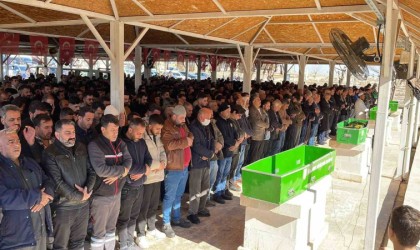 Kızlarını öldürüp intihar eden anne ve çocukları ayrı mezarlıklarda defnedildi