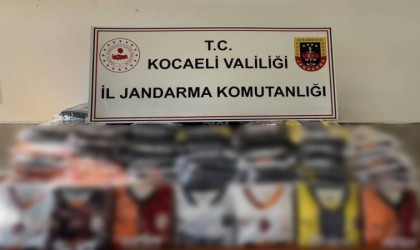 Kocaelide bin 206 kaçak futbol takımı forması ele geçirildi