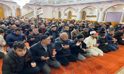 Kuluda Regaib Kandilinde vatandaşlar camilere akın etti