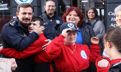 Kütahya İl Emniyet Müdürü Osman Elbirden BiTebessüm Down Cafeye anlamlı ziyaret