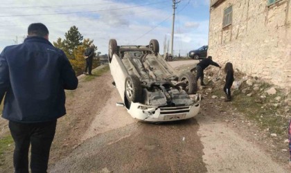Kütahyada otomobil takla attı: 2 yaralı