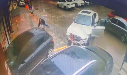 Lüks aracın çarptığı otomobil hastane aciline girdi: O anlar kamerada