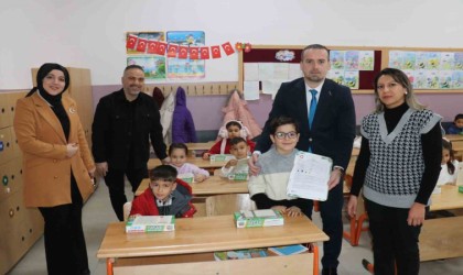 MAGİNDERden öğrencilere karne hediyesi