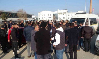 Malatyada servis taşımacılığı yapan şoförlerden trafik cezası tepkisi