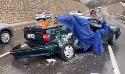 Manavgatta 150 metre arayla art arda 2 farklı kazada 5 yaralı