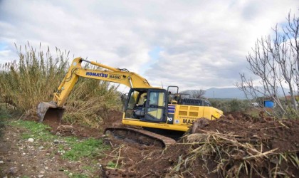 Manisada dere temizlikleri devam ediyor