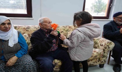 Minik kalpler, çınarların gölgesinde