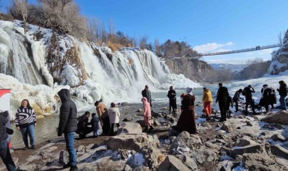 Muradiye Şelalesine büyük ilgi