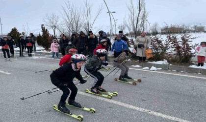 Muşta kayaklı koşu yarışması asfalt yolda yapıldı