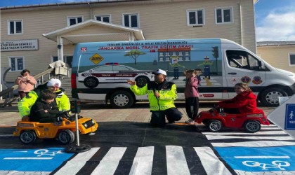 Öğrencilere trafik eğitimi