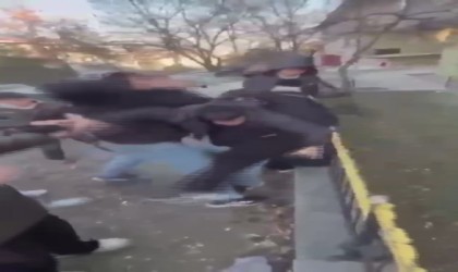 Öldüresiye darp ettikleri akranını bıçaklayan çocuklar o anları kamera kaydına aldı