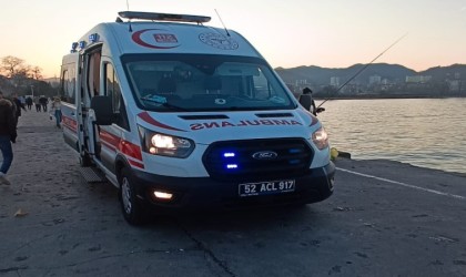 Orduda amatör balıkçı oltasını atarken denize düştü