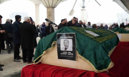 Otel yangınında hayatını kaybeden Çetiz ailesi toprağa verildi