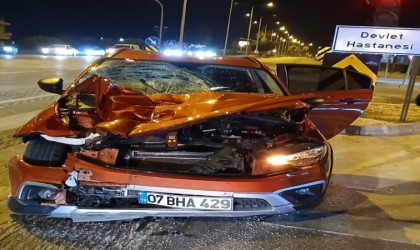 Otomobil yayalara çarptı: 2 ölü