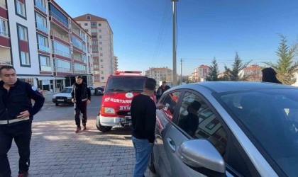 Otomobilde kilitli kalan bebeği ‘Kırmızı Balık izleterek sakinleştirdiler