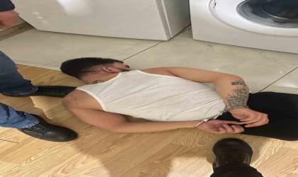 Plakalara iyi bakın belki bulursunuz paylaşımı yapan cezaevi firarisini Adana polisi yakaladı