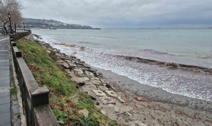 Poyraz fırtınası nedeniyle balıkçılar denize açılamadı