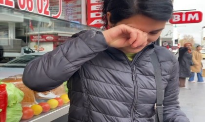 Sahiplendiği yavru köpeğin fazla yaşamayacağını duyunca gözyaşlarına boğuldu