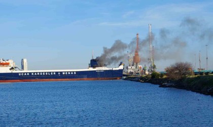 Samsun Limanında gemi yangını