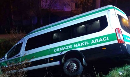 Samsunda cenaze aracı kaza yaptı: 10 yaralı