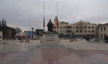 Sınırın sıfır noktasındaki Kiliste bayraklar yarıya indirildi