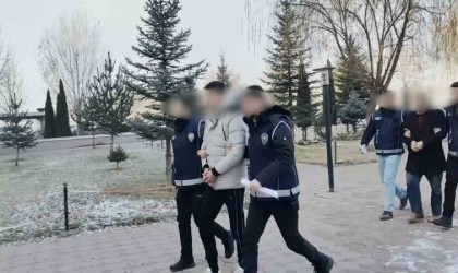 Sivasta yabancı uyruklu 3 kaçak göçmen yakalandı