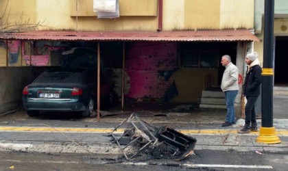 Sivasta yanan araçta kundaklama şüphesi