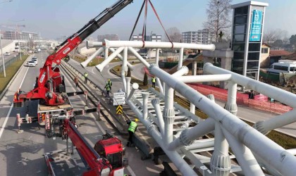 Solaklar Kavşağında 120 tonluk dev montaj