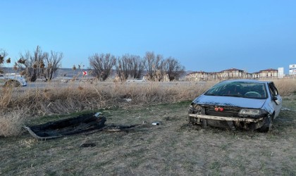 Takla atan otomobil araziye uçtu: 4 yaralı