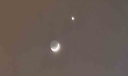 Tatvan semalarında ay ve yıldız görsel şölen sundu